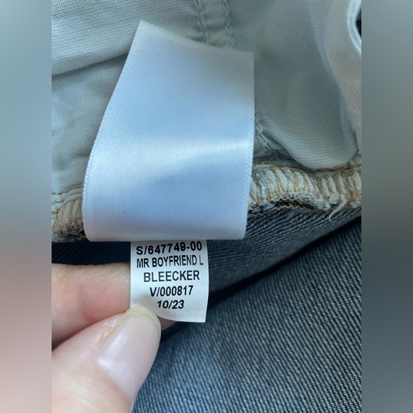 New Old Navy Women Boyfriend Lose Blue Distressed Jeans Size 4P - Picture 10 of 10